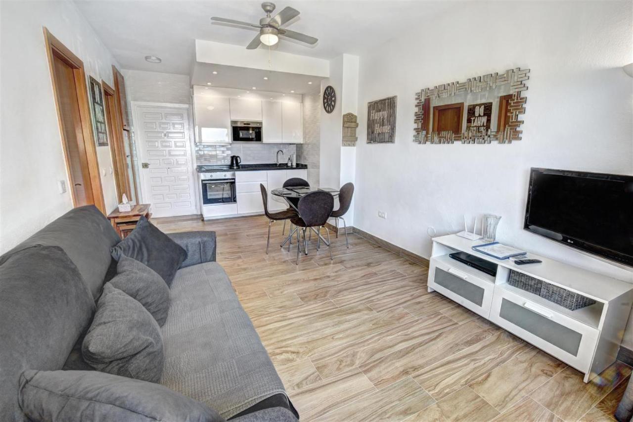 Benal Beach, Luxury Sea & Mountain View Beachside 1 Bedroom Apartment ベナルマデナ エクステリア 写真