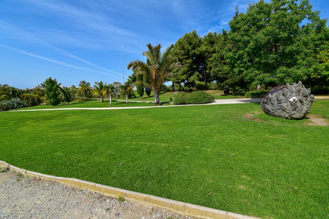 Benal Beach, Luxury Sea & Mountain View Beachside 1 Bedroom Apartment ベナルマデナ エクステリア 写真