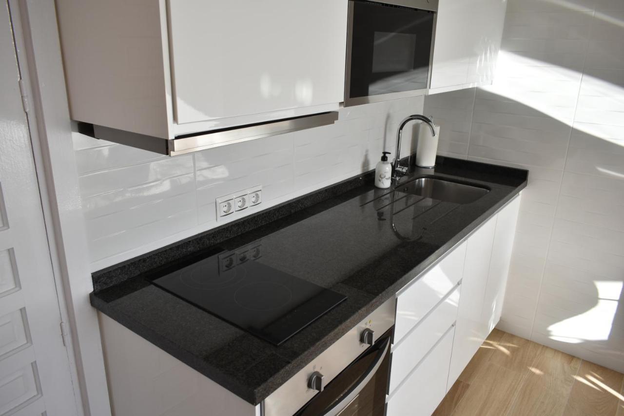 Benal Beach, Luxury Sea & Mountain View Beachside 1 Bedroom Apartment ベナルマデナ エクステリア 写真